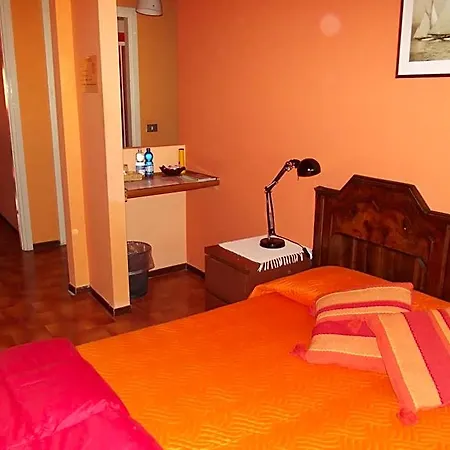 Orange House 3*