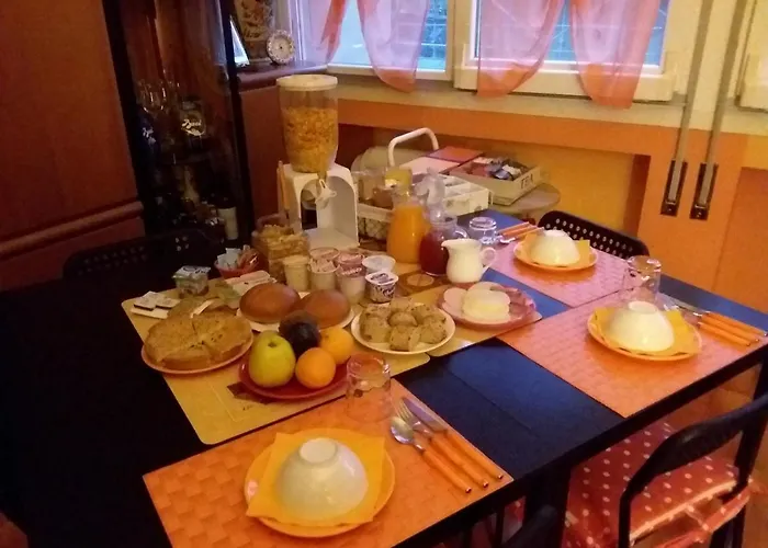 Orange House Βαρένα