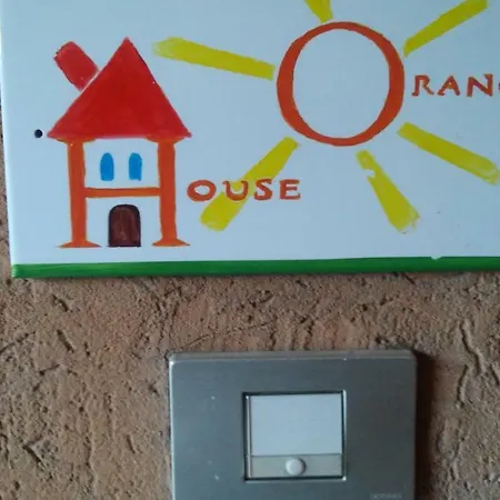 Orange House فارينا