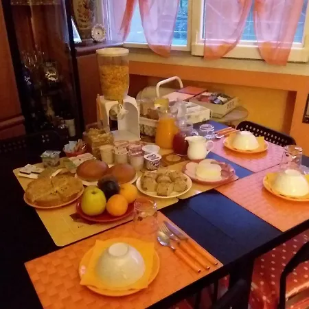 Orange House فارينا